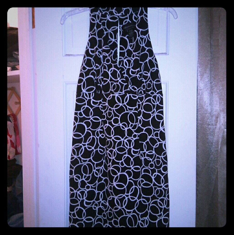 Connected apparel vneck dress